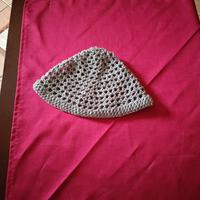 cappello grigio misto lana lavorazione uncinetto 