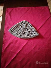 cappello grigio misto lana lavorazione uncinetto 
