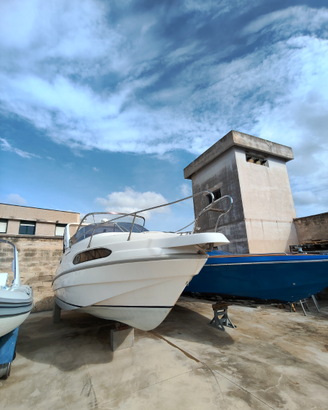 Barca a motore modello RIO 700 Cruiser