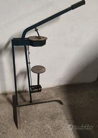 Tappatrice per imbottigliare con tappi di sughero