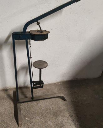Tappatrice per imbottigliare con tappi di sughero