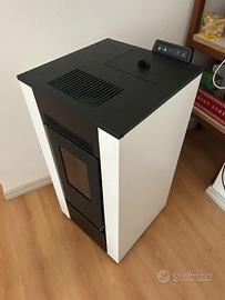 Stufa a pellet ventilata Alida 9 stagna 8,74 Kw