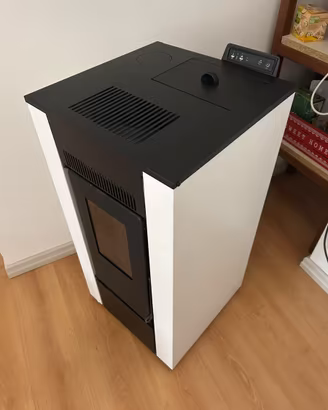 Stufa a pellet ventilata Alida 9 stagna 8,74 Kw