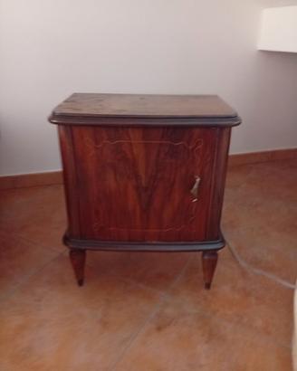 Mobiletto antico