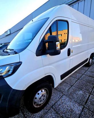 PEUGEOT Boxer 330 2.2 BlueHDi 140 S&S L3H2 Furgo