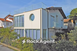 Villa di 218 m² con più di 5 locali a Camaiore