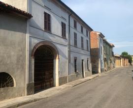 Casa posta su tre livelli libera su tre lati