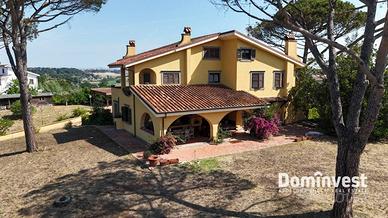 Villa di 500 m² con più di 5 locali e box auto dop