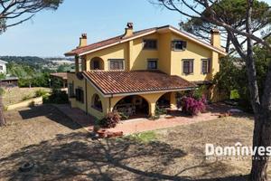 Villa di 500 m² con più di 5 locali e box auto dop