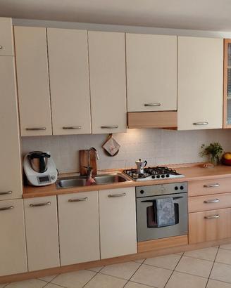 Cucina completa di elettrodomestici 