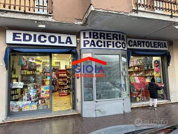 Attività / Licenza di 100 m² con 1 locale a Mondra
