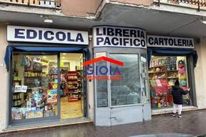 Attività / Licenza di 100 m² con 1 locale a Mondra