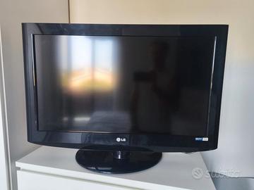 TV LCD 32" con piedistallo