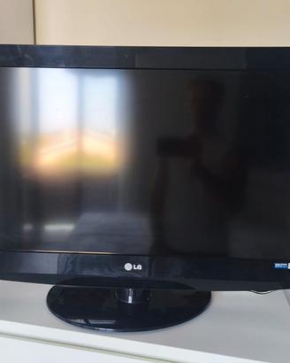 TV LCD 32" con piedistallo