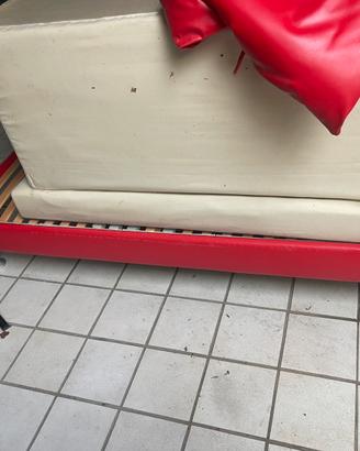 Letto pelle rossa