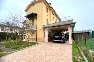 VILLA A SCHIERA D'ANGOLO A PADOVA