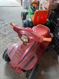 Quad elettrico e trattore a pedali