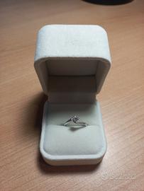 Anello in oro e diamanti