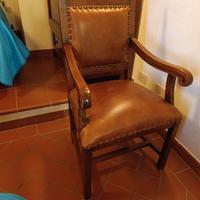 Sedia in legno con schienale e seduta in pelle