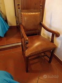 Sedia in legno con schienale e seduta in pelle