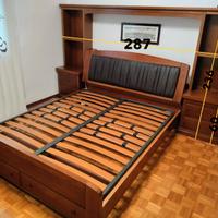 Letto matrimoniale con ponte in legno