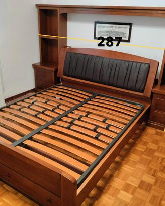 Letto matrimoniale con ponte in legno
