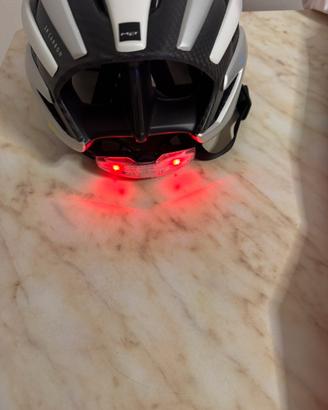 Luce di sicurezza per casco bici Met “Trenta”