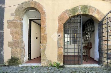 2 LOCALI A VALENTANO