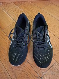 scarpe runner Asics Novablast 2 tg 45 usate
