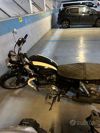 Triumph bonneville 900 + giacca + casco