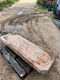 Lavello in pietra antico