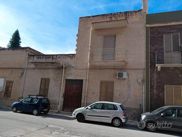 Interessante trilocale in via Enrico Caruso