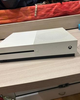XBOX 1 + GIOCHI   BUON A FARE