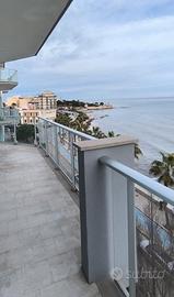 Quadrilocale con affaccio diretto sul mare