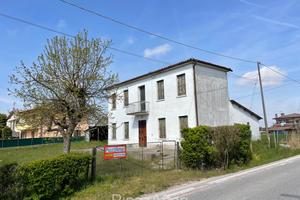 Casa singola con 3000 mq di terreno
