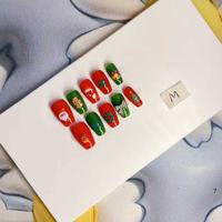 Manicure indossabile realizzata interamente a mano