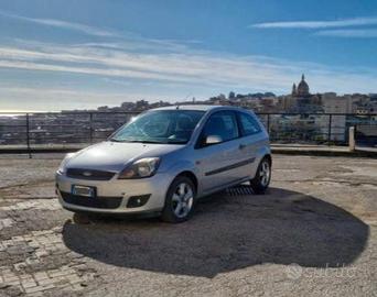 Ford Fiesta Benzina