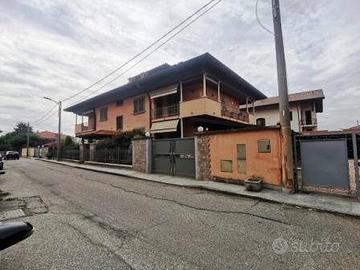 Immobile in asta di 261 m² con più di 5 locali a S