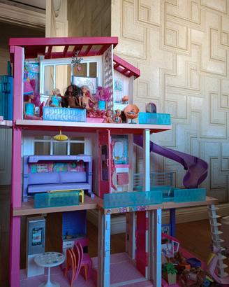 Casa di barbie e accessori