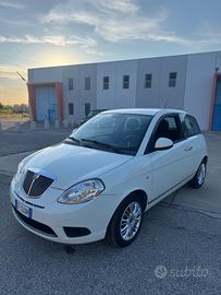 Lancia Ypsilon 1.3 MJT 75 CV Platino
