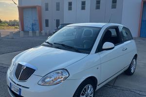 Lancia Ypsilon 1.3 MJT 75 CV Platino