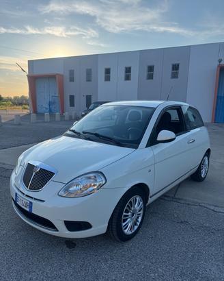 Lancia Ypsilon 1.3 MJT 75 CV Platino