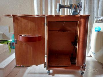 macchina da cucire vintage Everest con mobile legn