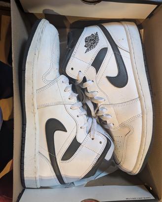 Scarpe Nike bianche e nere