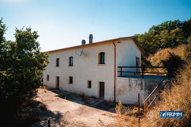 Casa indipendente - Contrada Lacone, Castropignano