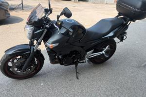suzuki GSR 600