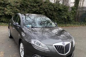 Lancia Delta benzina