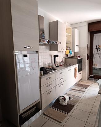 Cucina completa con elettrodomestici 