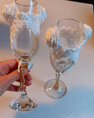 2 flûte da champagne decorati a mano all'uncinetto