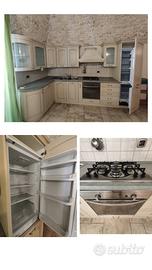 Cucina + tavolo e madia + camera letto + 3 divani